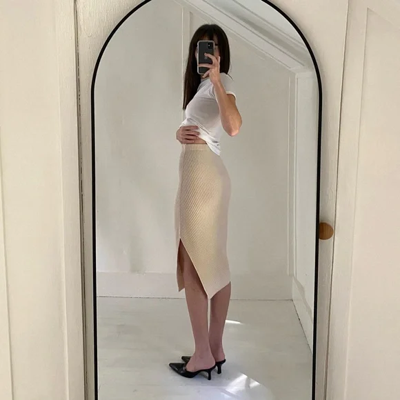 Theory Evian Stretch Twisted Rib Wool Knit Midi Skirt in Ecru Size P